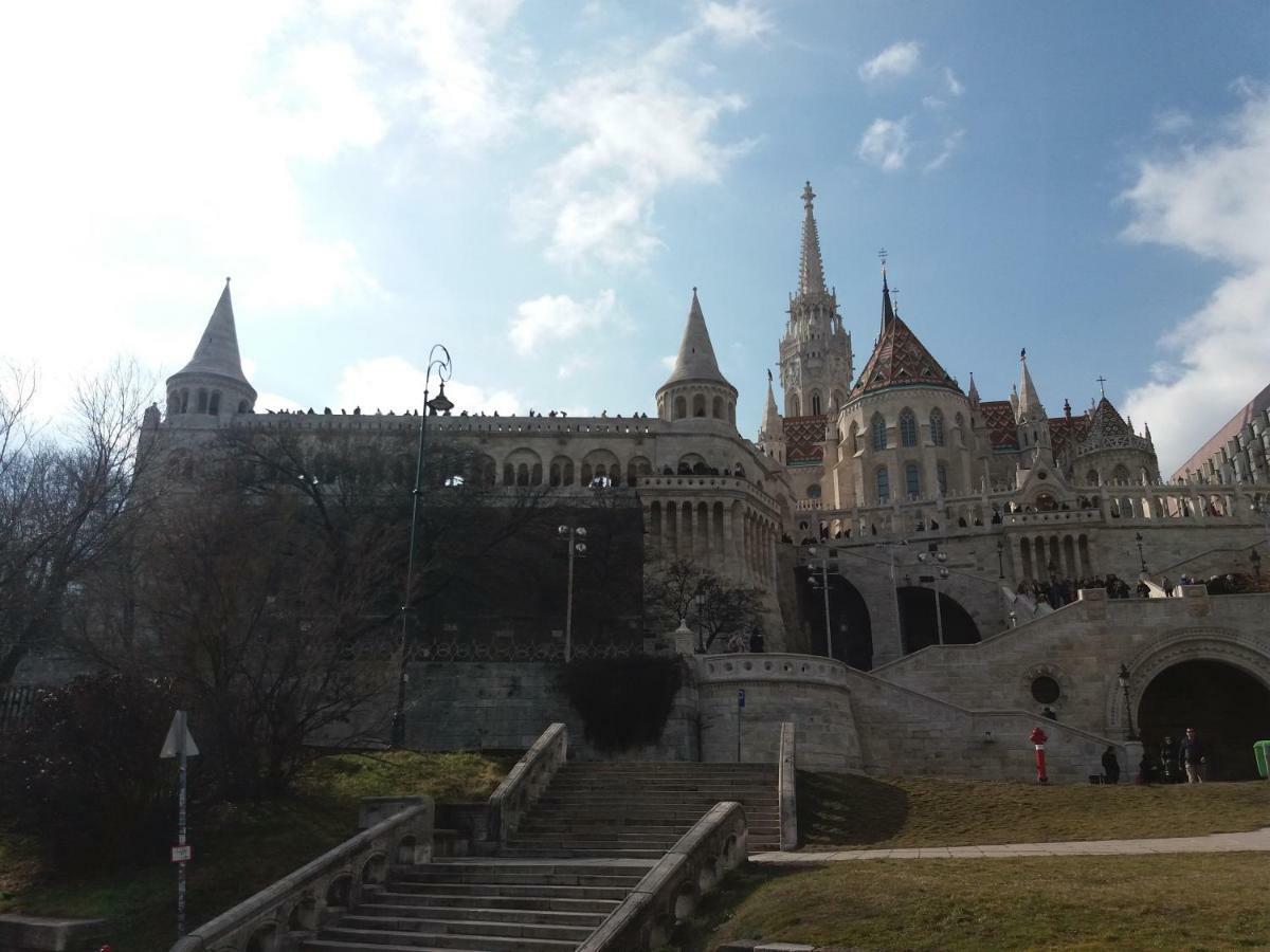 Castle Base Lägenhet Budapest Exteriör bild
